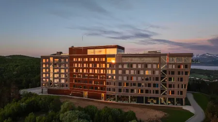 Wood Hotel Bodø Отели рядом с достопримечательностью «Bodo Domkirke»