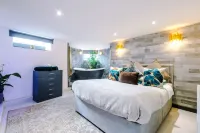 Stay with Empire- Dickson Road Hotels in 