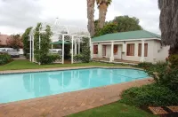 A Tapestry Garden Guest House - Pools