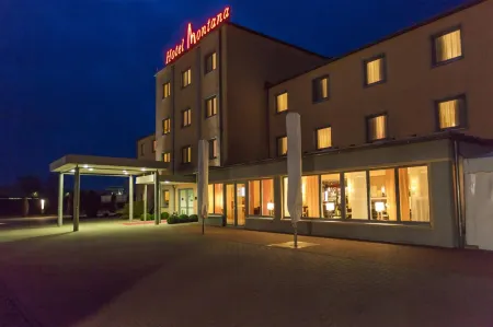Montana-Hotel Ellwangen Отели в г. Нойлер