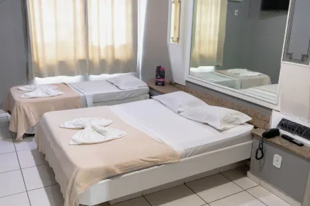 Hotel Avenida Отели рядом с достопримечательностью «Praça Beira Mar»