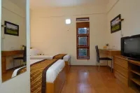 Rumah Tawa Hotel Syariah Hotels in Sumur Bandung