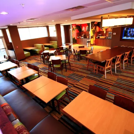 Fairfield Inn & Suites London