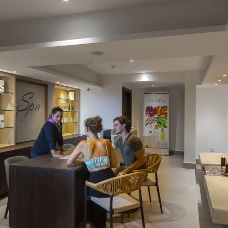 Leonardo Crystal Cove Hotel & Spa – Adults Only