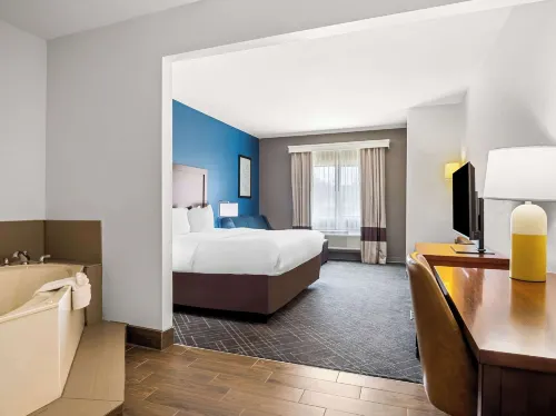 Comfort Suites Lindale Hotels in Lindale