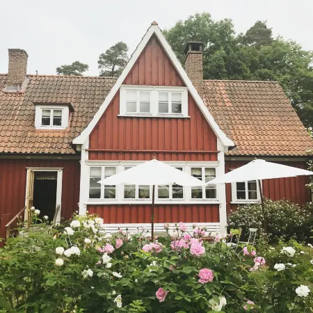 Vallåsens Värdshus STF Hostel Отели в г. Laholm