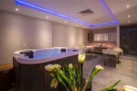 Golden Coast Beach Hotel - Spa