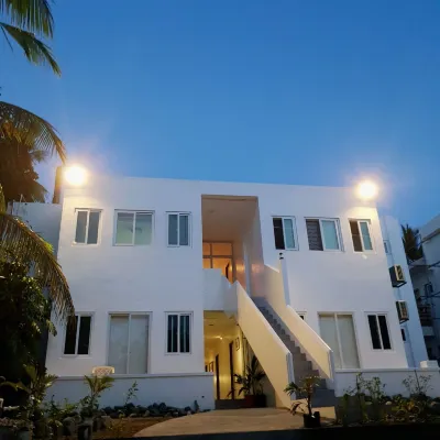 Hotel Lady Nina Hotels in der Nähe von Sabang Beach