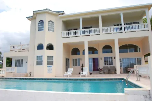 Celebrity Villa Jamaica - Villas