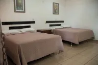 Hotel la Colonia Hotels near Punto Empresarial