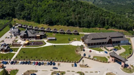 Etno kompleks Vrdnicka Kula Отели в г. Beocin