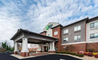 Holiday Inn Express & Suites Rocky Mount/Smith Mtn Lake