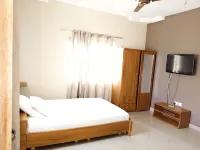Ronna Apartments at Lakeside Estates - parking