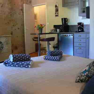 Logis Muraille Romaine, Centre Historique, Lit queen size Rooms