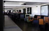 Samira Club Family and Couples Only - bar