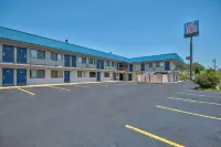 Motel 6 Russellville, AR