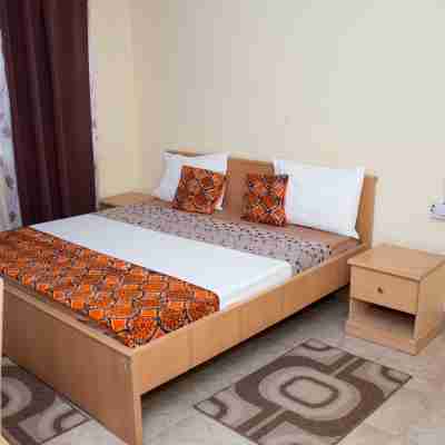 Jayliz Lodge Tema Rooms