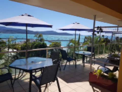 Sunlit Waters Studio Apartments Hoteles en Airlie Beach