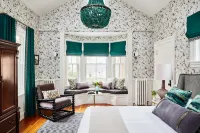 The Cliffside Inn Hotels in Newport