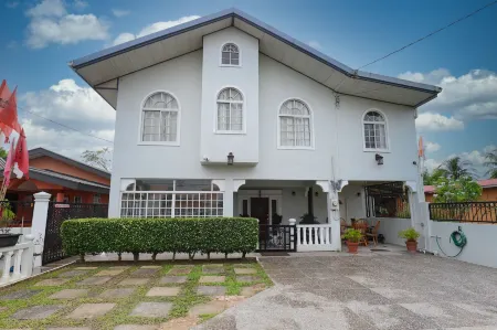 Airport Inn Отели в г. Tunapuna