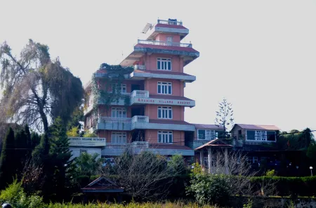 Araniko Village Resort Отели рядом с достопримечательностью «Kailashnath Mahadev»