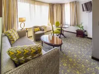 Ritz Apart Hotel Hotels near Triplets Bridge