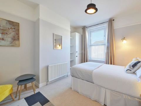 호스트 스테이 더  코티지 인 코브리지