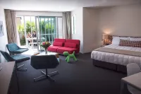 Navigate Seaside Hotel & Apartments Hotel in zona Gallery At The Mission