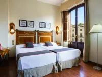 Hotel Plaza Nueva Granada Hoteles cerca de Palacio de Dar-al-Horra