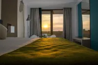 Hotel on Plonge Junior