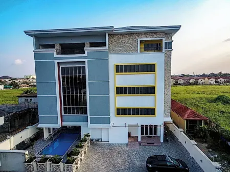 Skylyte Boutique Hotel Отели рядом с достопримечательностью «Ejimax Store»