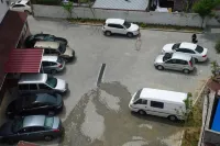 Helen Hotel - parking
