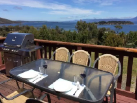 Discover Bruny Island Holiday Accommodation Hotels in Alonnah