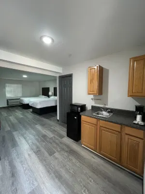 High Falls Inn & Suites