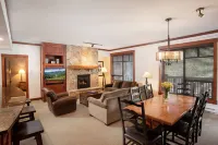First Tracks Lodge Hotel di Whistler