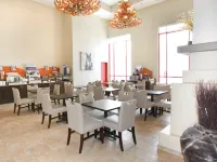 Holiday Inn Express & Suites OLATHE NORTH by IHG - breakfast