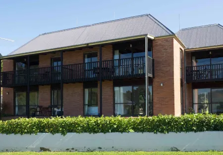 Duvauchelle Seaside Motel Отели в г. Такамачуа