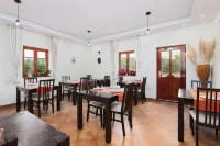 Green Lakes House 2 - breakfast