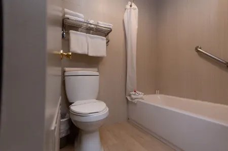 سوبر 8 باي ويندام أنهايم/ديزني لاند درايف