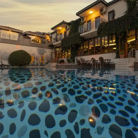 HAN Deluxe Hotel