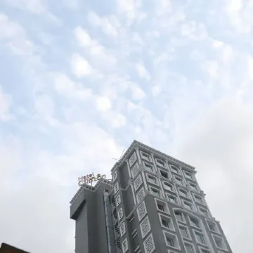 Hotel Cliffton Отели рядом с достопримечательностью «Пляж Версова»