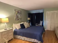 On the green! Enjoy awesome views, central location, ready for your tee time!