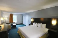 Greenville Inn and Suites Hotels near Catlin Park