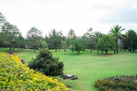 Sinabung Hills Berastagi Отели в г. Gundaling I