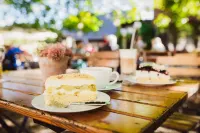 Hofgarten und Hotel am Kloster