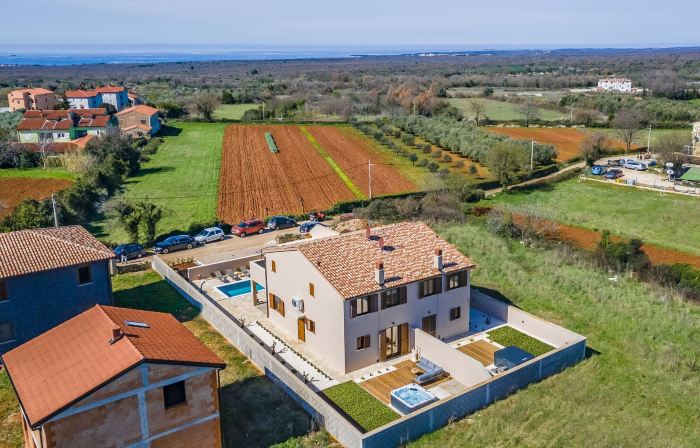 Family Villa with Pool, Wellness