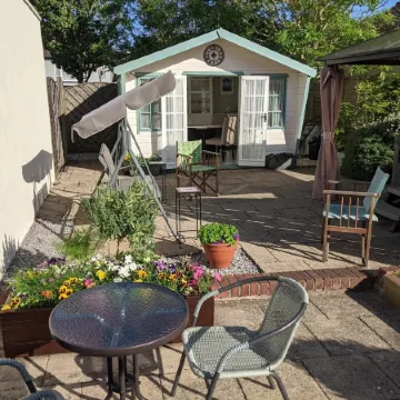 Brookside Guest House & Mini Spa