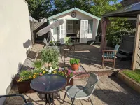 Brookside Guest House & Mini Spa