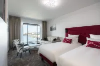 Le Barracuda & Spa, Centre Port, Pieds Dans l'Eau, Vue Mer Hotels in Brest