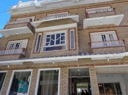 Waterstone's Hotel Отели в г. Маншехра